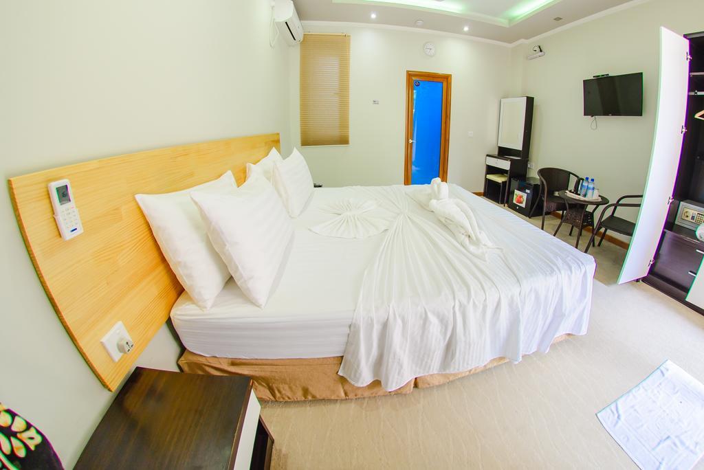 White 3* Maafushi